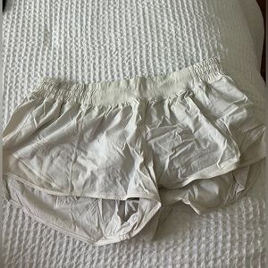 Lululemon hotty hot short 2.5”